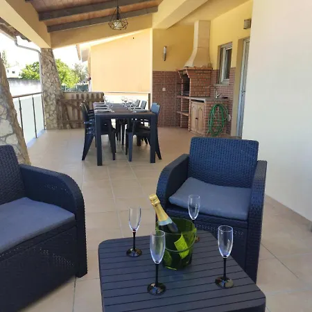 Gasthof In - 4 Bedroom House With Private Pool
