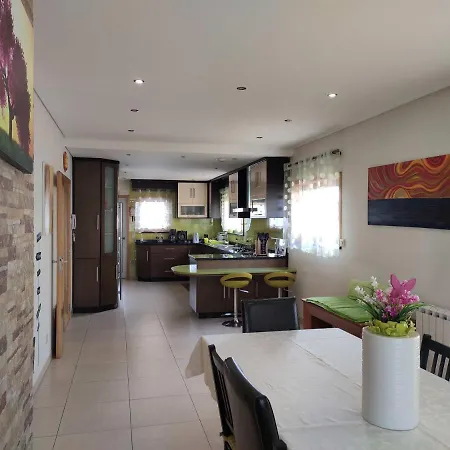 In - 4 Bedroom House With Private Pool Gasthof